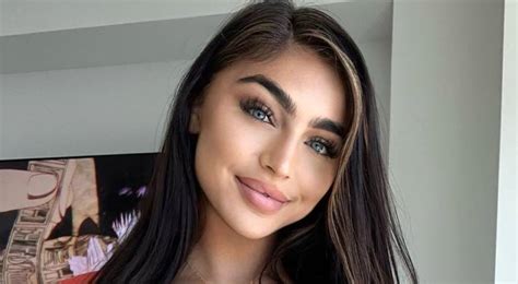 Aug 26, 2022 · Everything about Mizkif’s sister. Emily Rinaudo is a digital content creator and social media influencer from the United States. She also has a YouTube channel called “herself.”. Emily Rinaudo was born in the U.S., and her real name at birth is Emily Rinaudo. She is 25 years old. She was the founder and CEO of Aire, which she turned into ... 